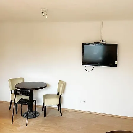 Cozy 2-room *